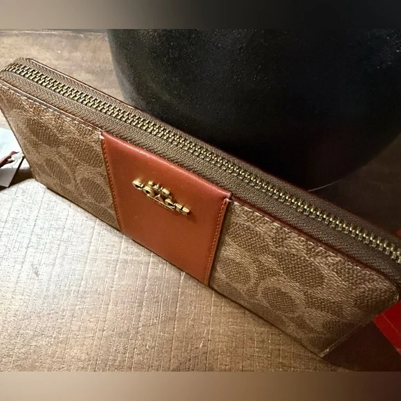 Coach Signature Zip Around Wallet (NWT) - Picture 3 of 9